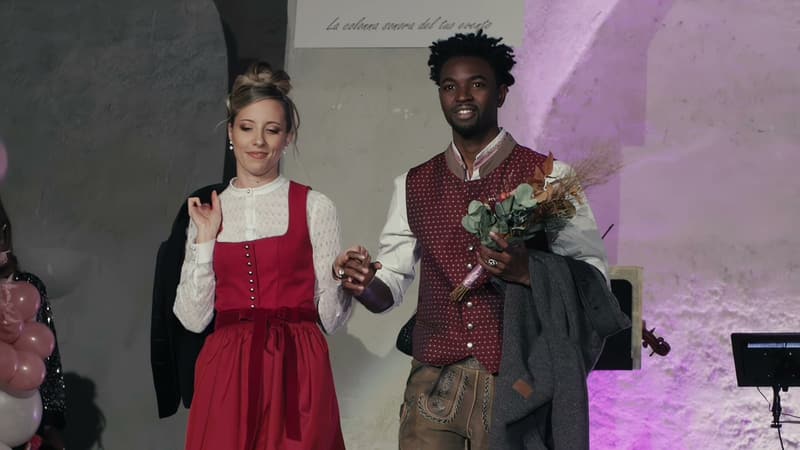Coppia in costume tradizionale altoatesino in passerella