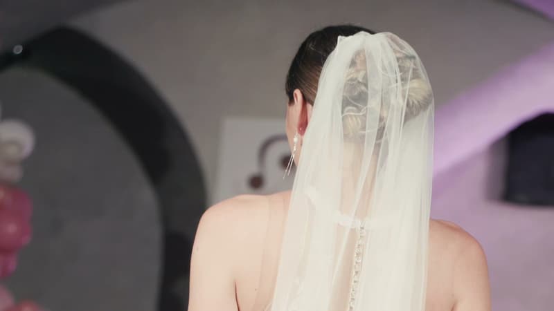 Sposa con velo vista da dietro